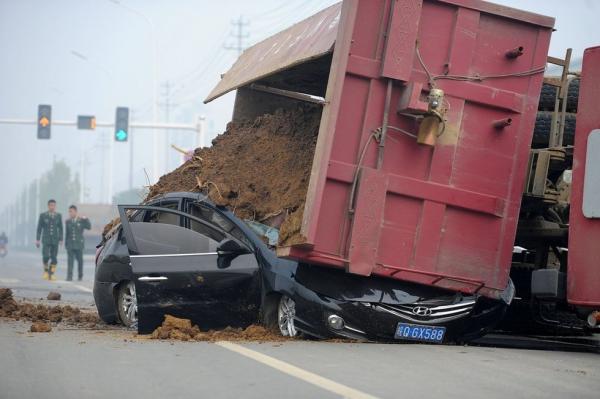 合肥夺命渣土车压扁轿车 本月5次车祸（图）